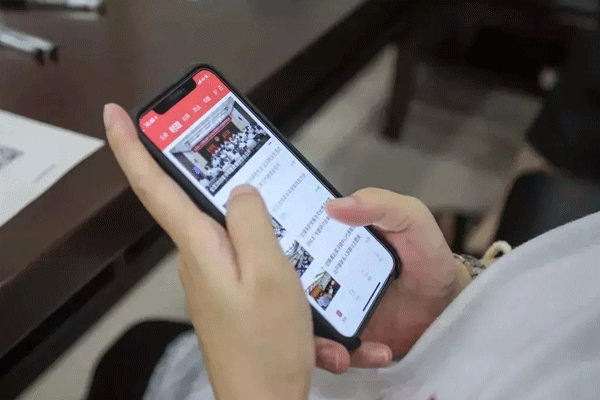 定制开发新闻网APP支持提供全面资讯--专注应用软件开发重庆安菲科技